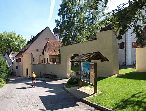 Am Kloster vorbei