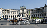 Wien: Vor der neuen Hofburg