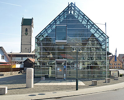 Vor dem Römermuseum