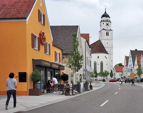 Markante Kirche in Höchstädt