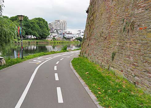 Uferweg an der Donau