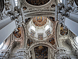 Der Dom innen mit Orgel