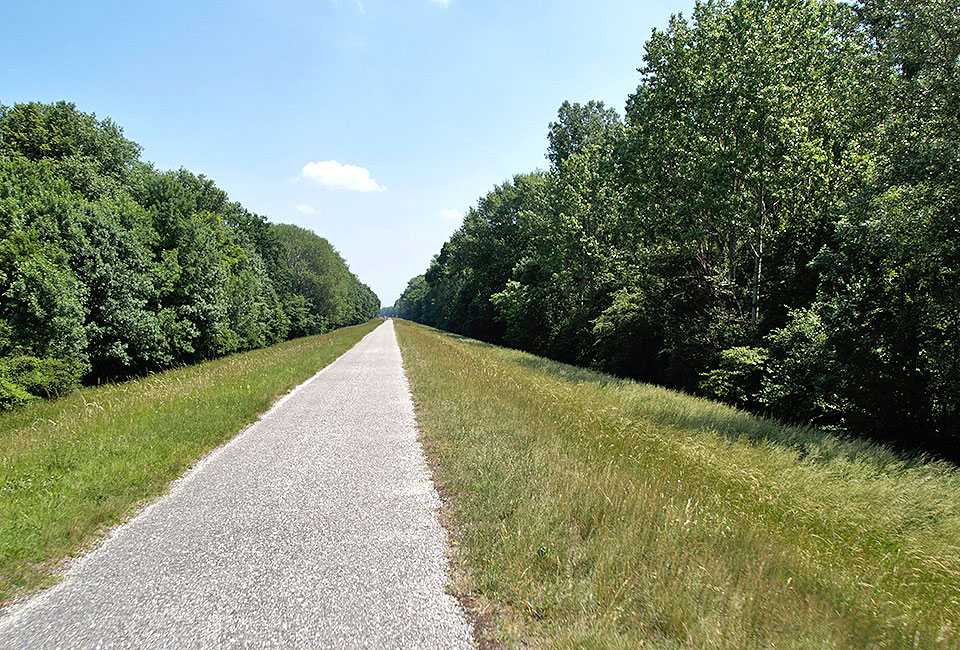 Kerzengerader Radweg