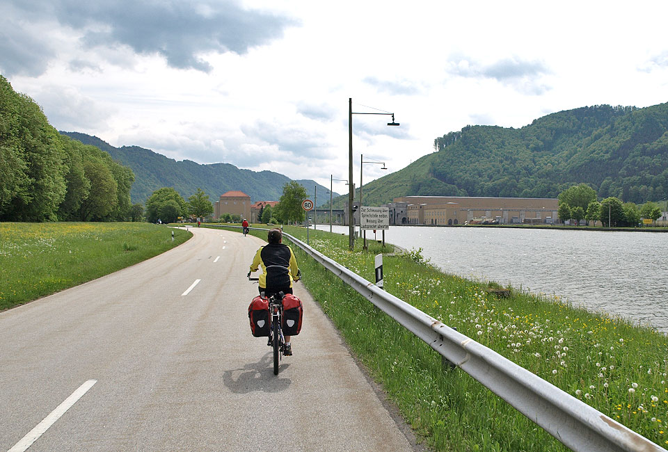 Beim Kraftwerk Jochenstein
