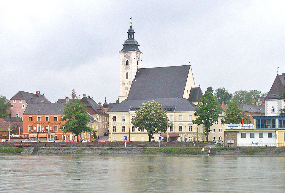 Greinburg von der Fähre aus gesehen