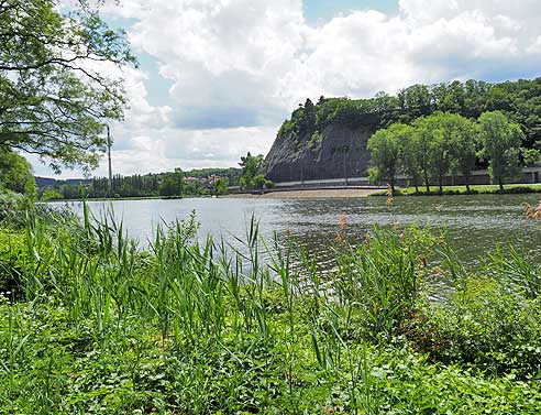 Blick von der Moldau auf Libcice