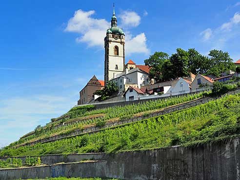 Blick auf Kirche und Schloss in Melnik
