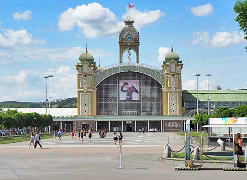 Interessante Messehallen in Prag