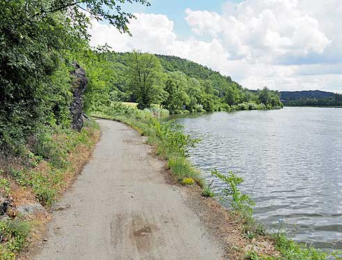 Ehrenmal am Marktplatz von Klecany