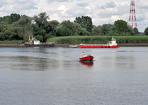 Fähre zur Elbinsel