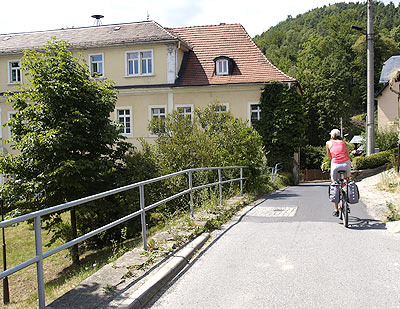 Vorbei am Schloss Prossen