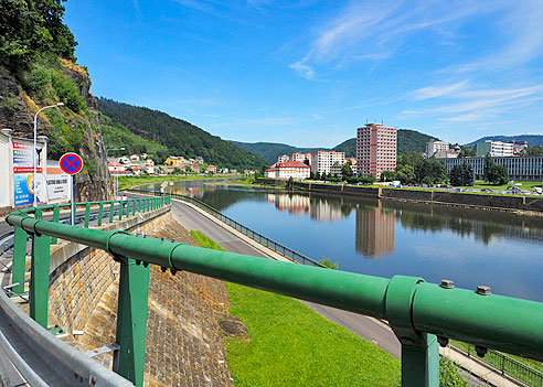 Zum Uferweg an der Elbe