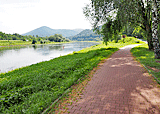 Radweg am Ufer