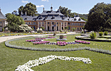 Schloss Pillnitz vom Garten aus