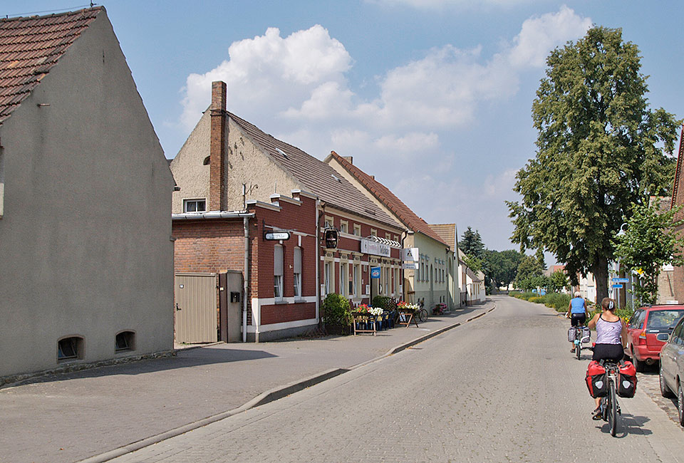 Schöne Häuser am Weg in Walternienburg