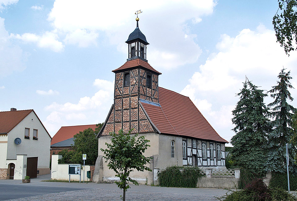 Historische Kirche in Ranies
