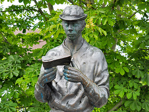 Figur des Bartenwetzer