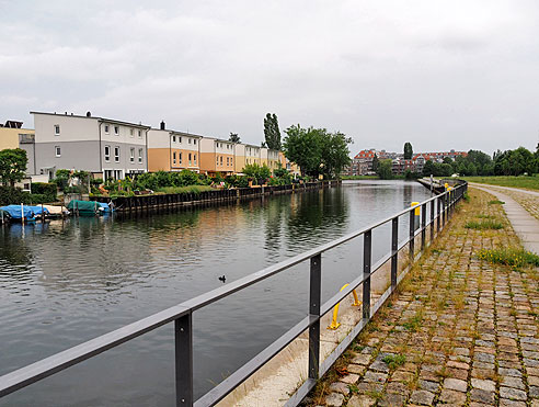 Neubauten am Hafen