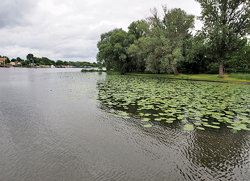 Boot beim Herrenhaus