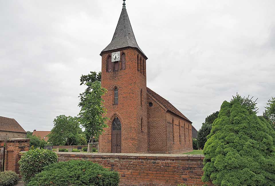Neugotische Kirche in Böhne