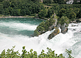 Blick auf die Felsen im Rheinfall