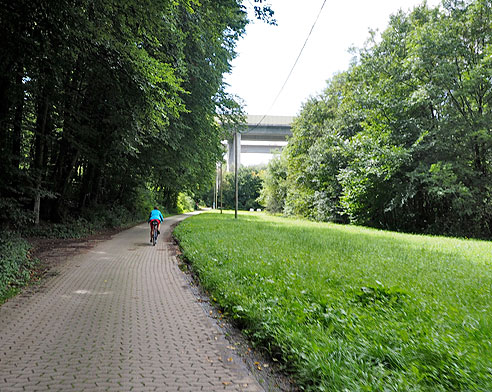 Unter dem Sulzbachviadukt