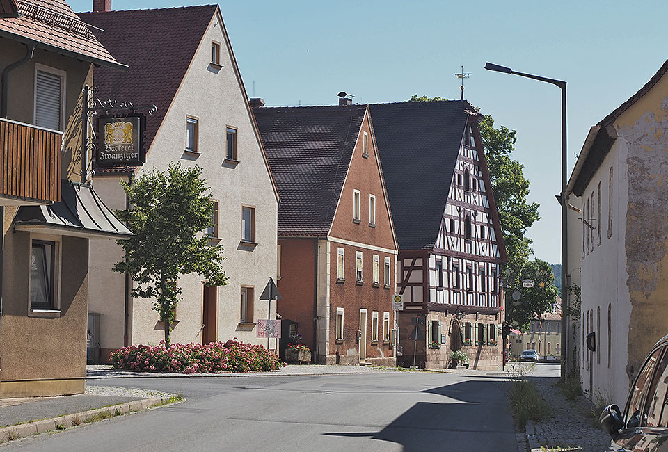 Radweg durch Adelsdorf