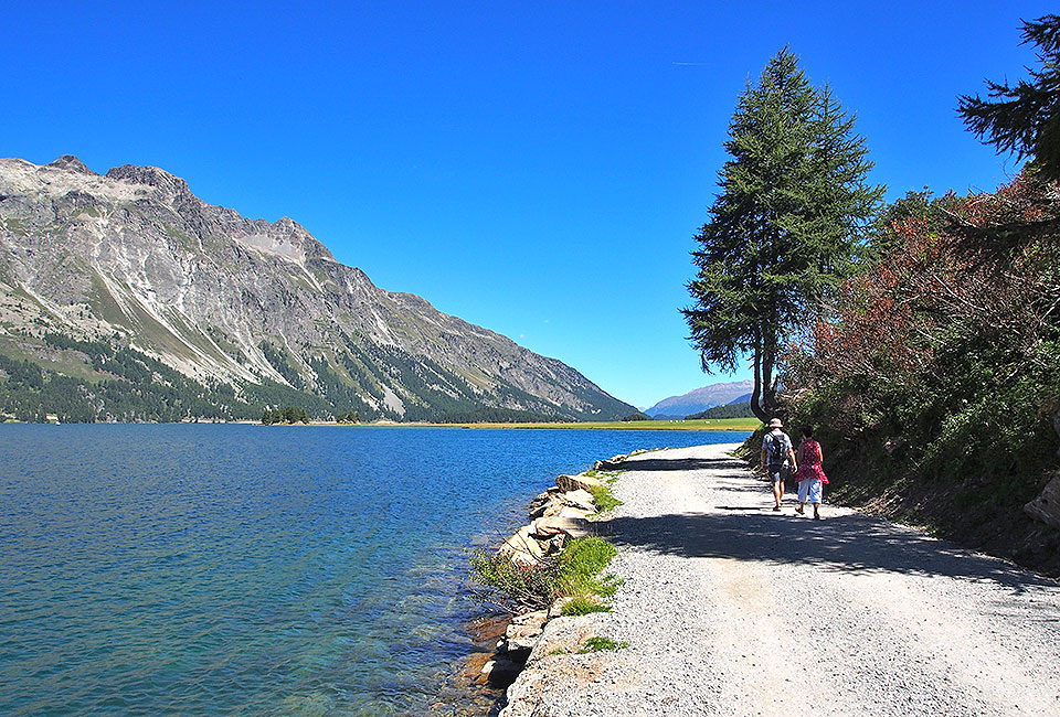 Radweg direkt am Silser See