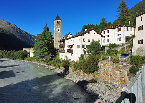 Kirche und Ortsmitte Susch