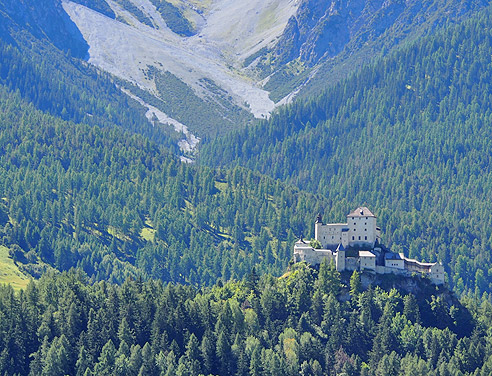 Auf Serpentinen ins Tal