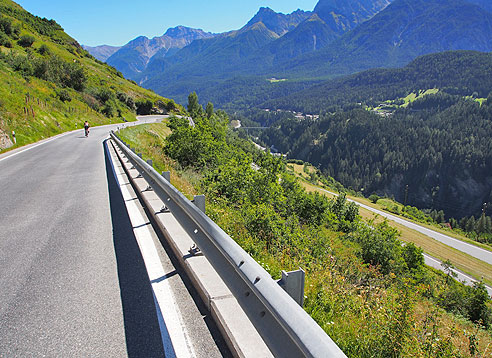 Auf Serpentinen ins Tal