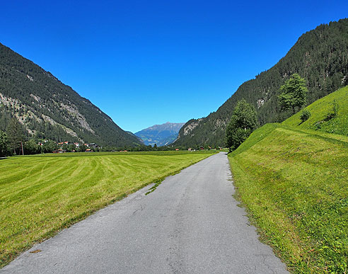 Auf dem Talboden bei Pfunds