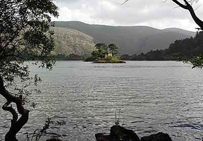 Insel mitten im Glanmorelake