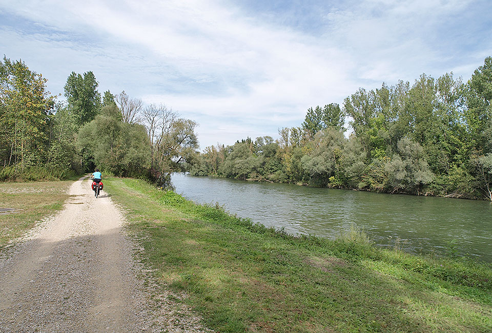 Radweg direkt an der Isar