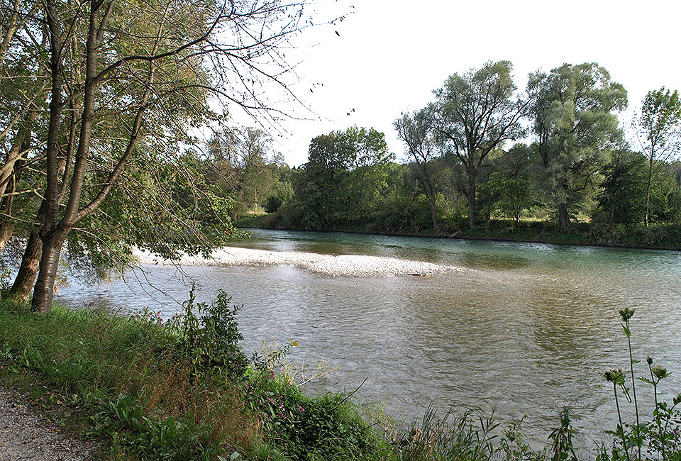 Weiße Kies- und Schotterbänke