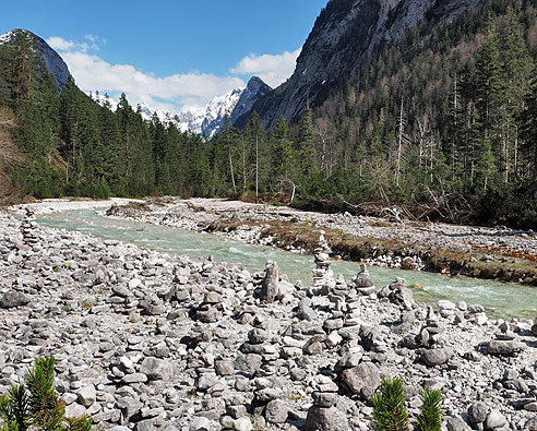 Steinpyramiden an der Isar