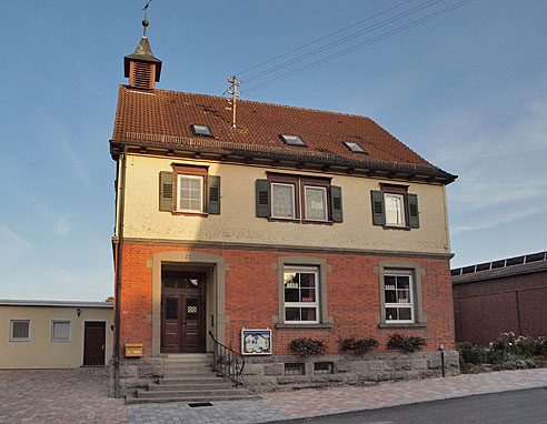 Stadttor Altes Schulhaus in Leofels