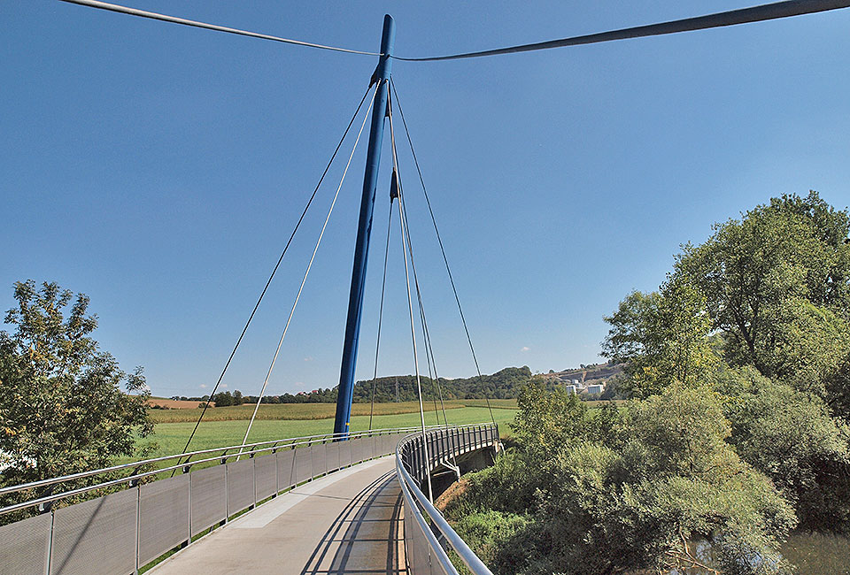 Moderne Brücke bei Jagsthausen
