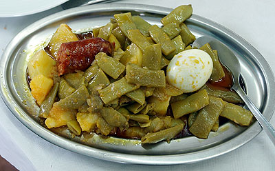 "Plaza del Toros" in Pamplona am Abend.