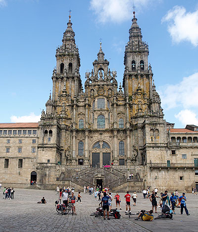 "Plaza del Toros" in Pamplona am Abend.