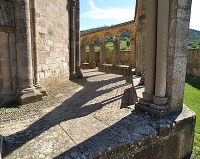 Arkadengang um Santa Maria de Eunate