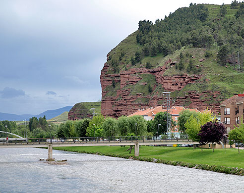 Rote Felswände