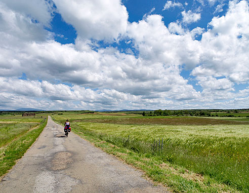 Radweg auf Hochebene