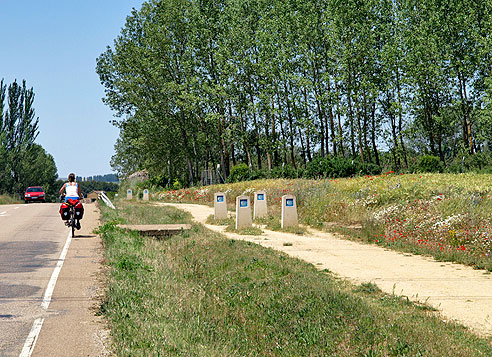 Jakobsweg zu Rad- und Fuß nebeneinander