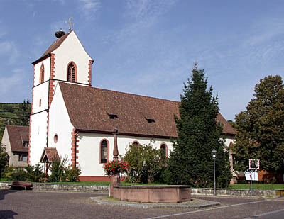 Der Storch wohnt auf der Kirche