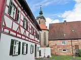 Kirche und Fachwerk im Markt Erlbach