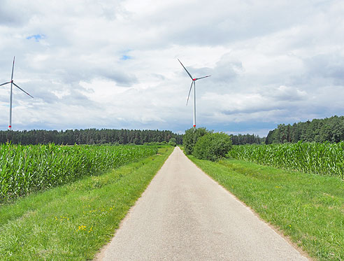 Windräder oberhalb von Burg