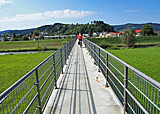 Schmale Betonbrücke