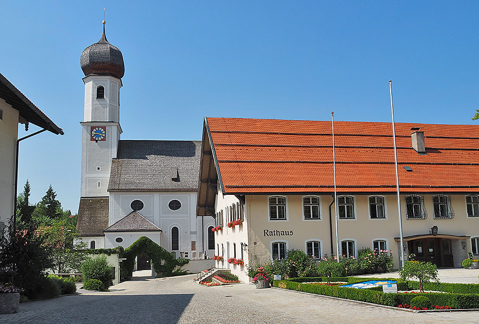 St.Aegidius und Rathaus in Gmund