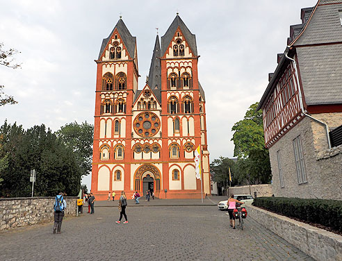 

Farbiger Dom in Limburg